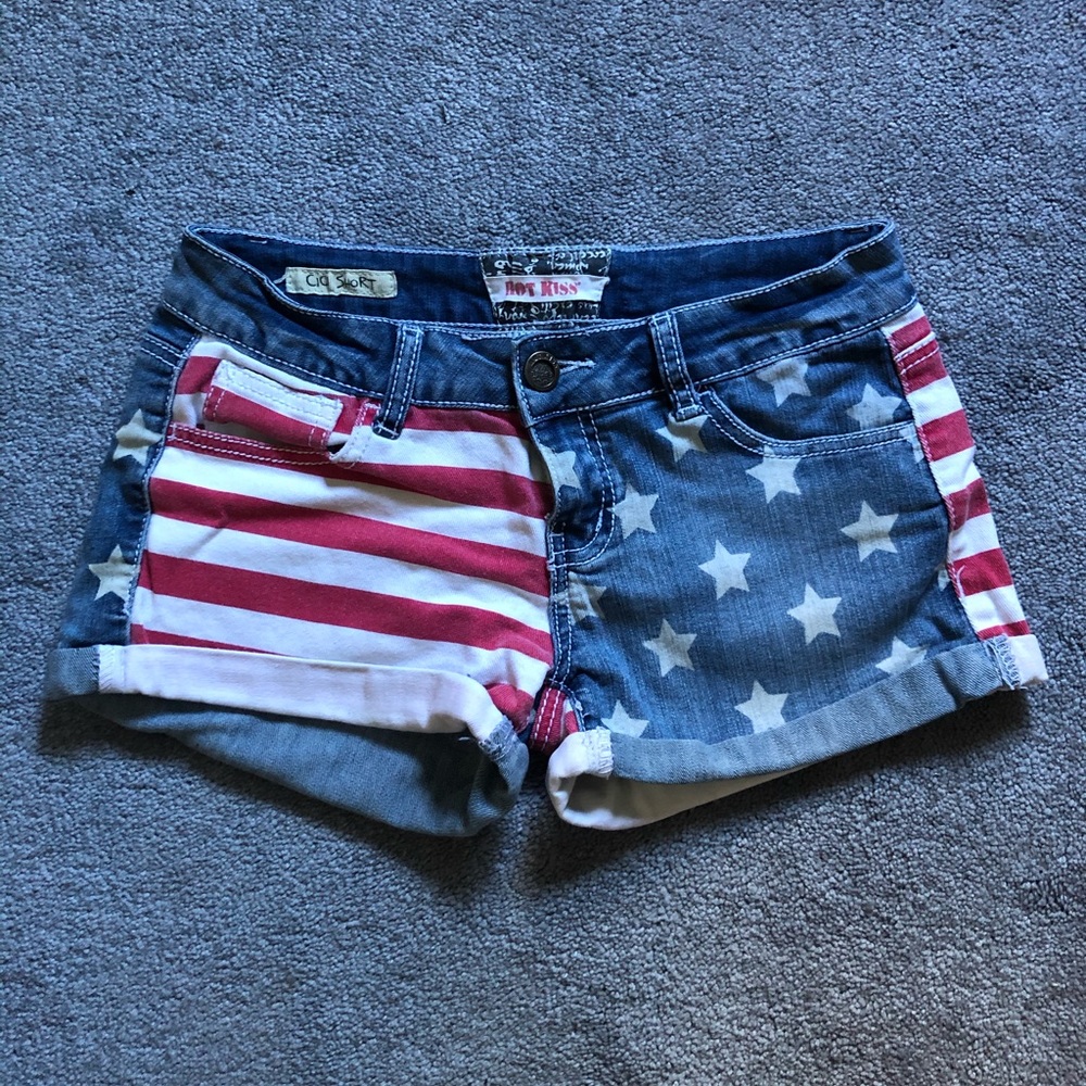 Hot Kiss stars & stripes shorts, size 3